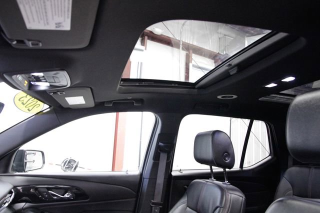 Used 2023 Chevrolet Traverse RS image 38