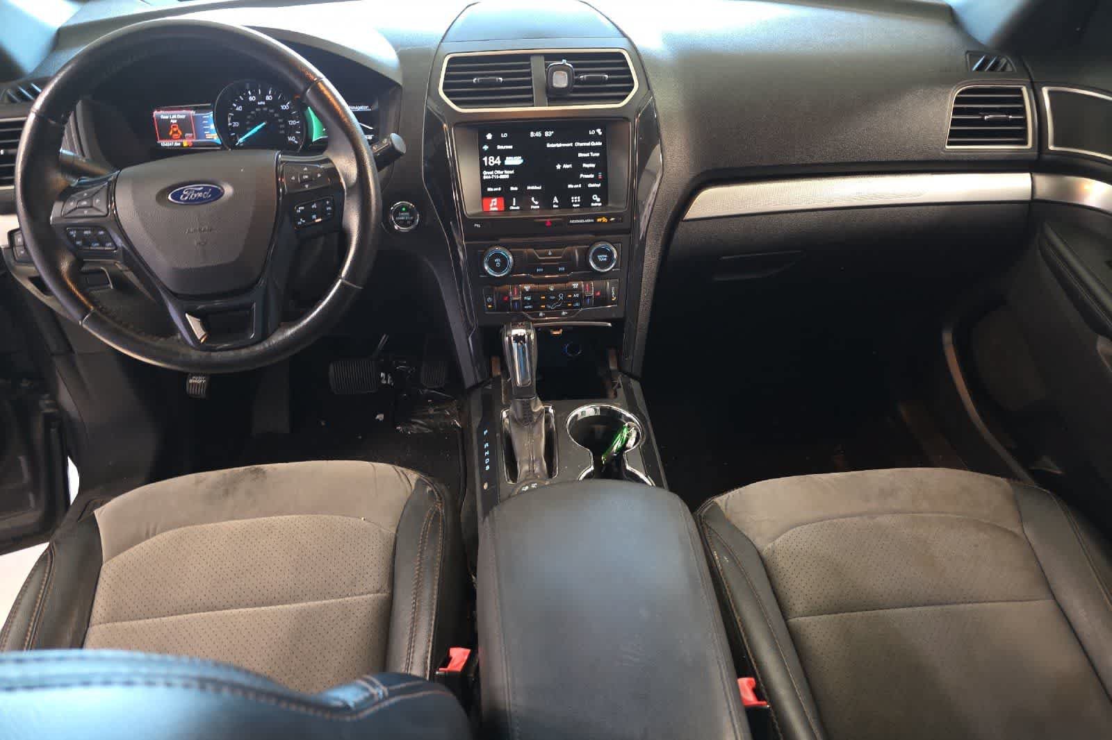 Used 2017 Ford Explorer XLT w/ Equipment Group 202A AWD/4WD image 4