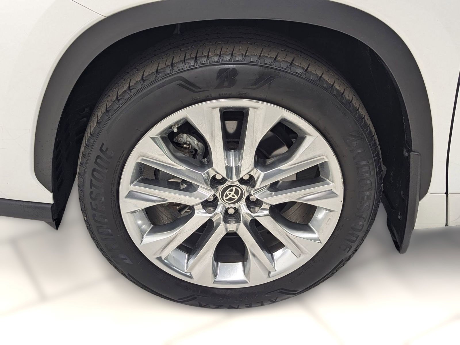 Used 2023 Toyota Highlander Limited image 9