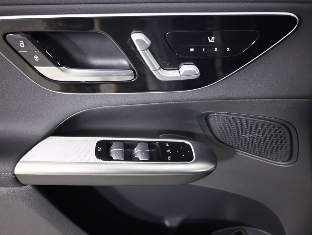 Used 2026 Mercedes-Benz GLC 300 4MATIC image 10