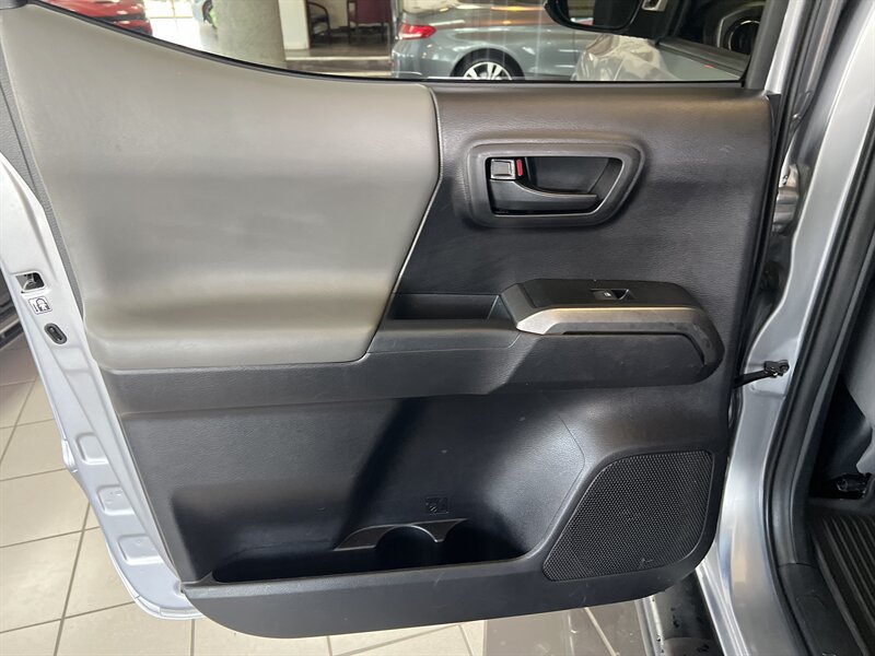 Used 2020 Toyota Tacoma SR5 RWD image 21