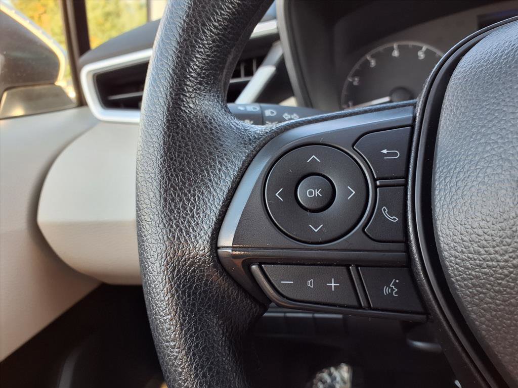 Used 2025 Toyota Corolla LE image 12