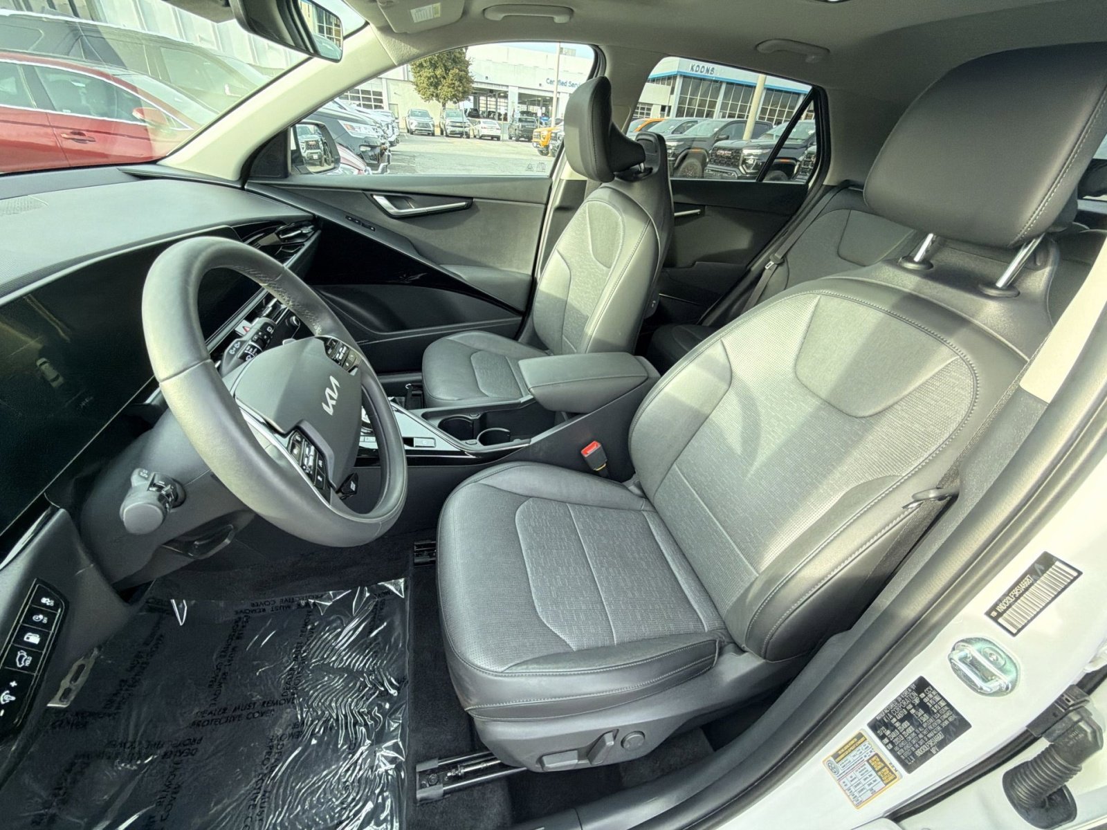 Used 2024 Kia Niro SX Touring image 11