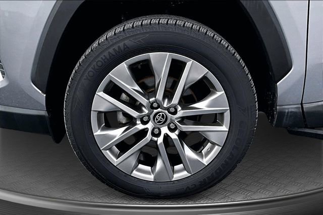 Used 2020 Toyota RAV4 Limited image 32