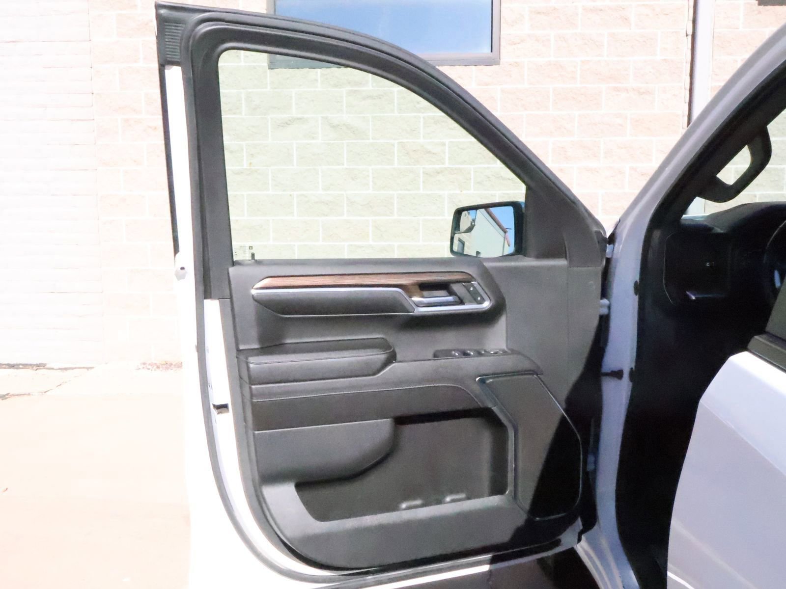 Used 2023 Chevrolet Silverado 1500 LT image 43