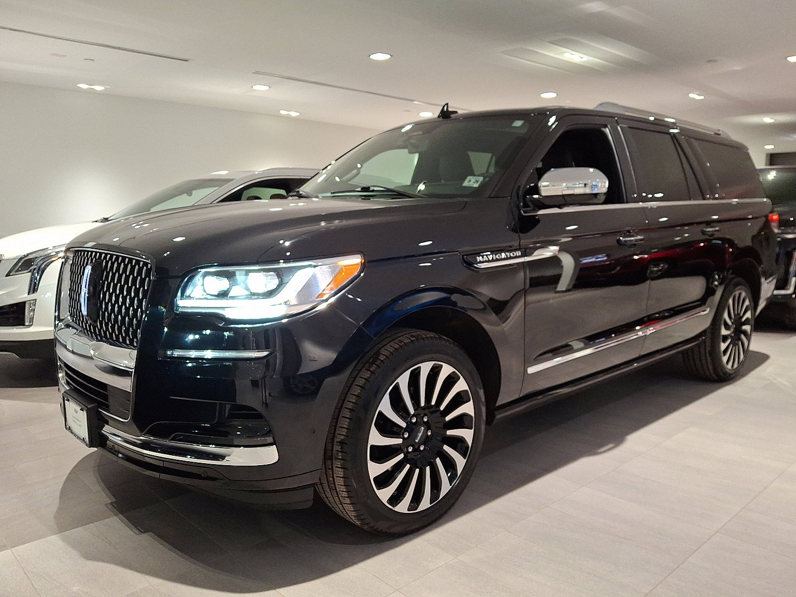 Used 2023 Lincoln Navigator L Black Label AWD/4WD image 2