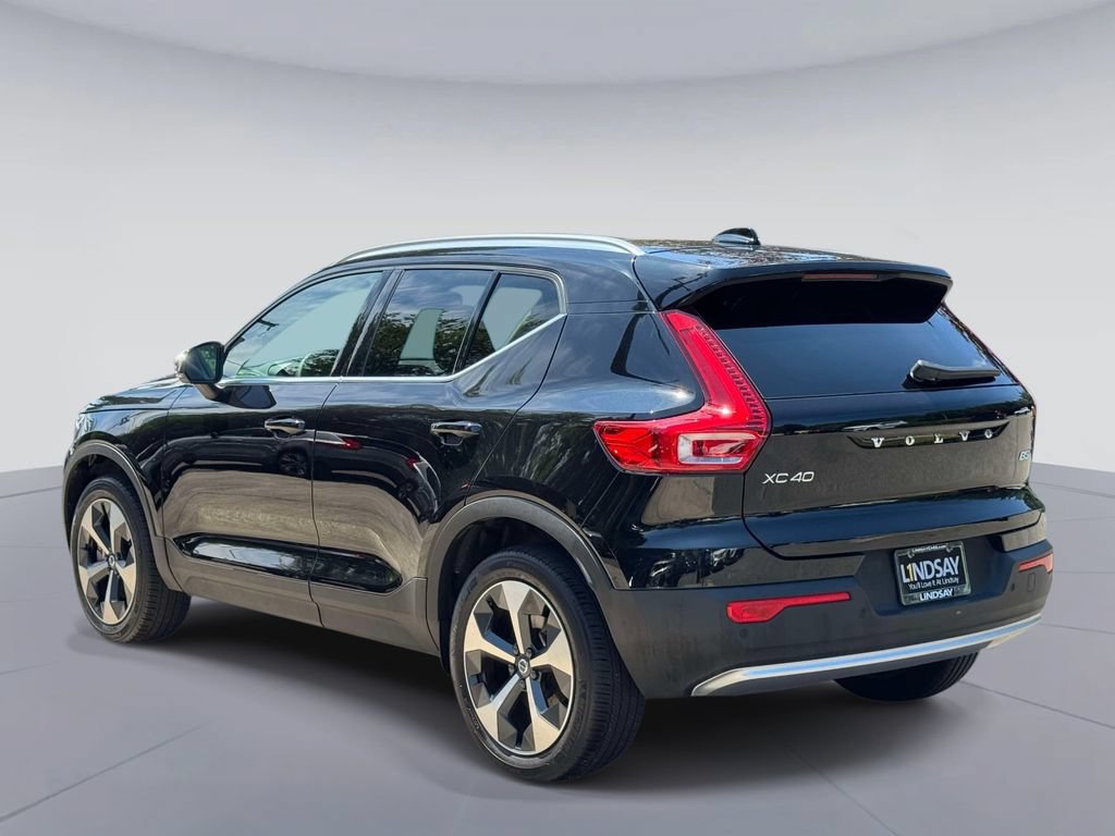 Used 2023 Volvo XC40 B5 Plus w/ Climate Package AWD/4WD image 9
