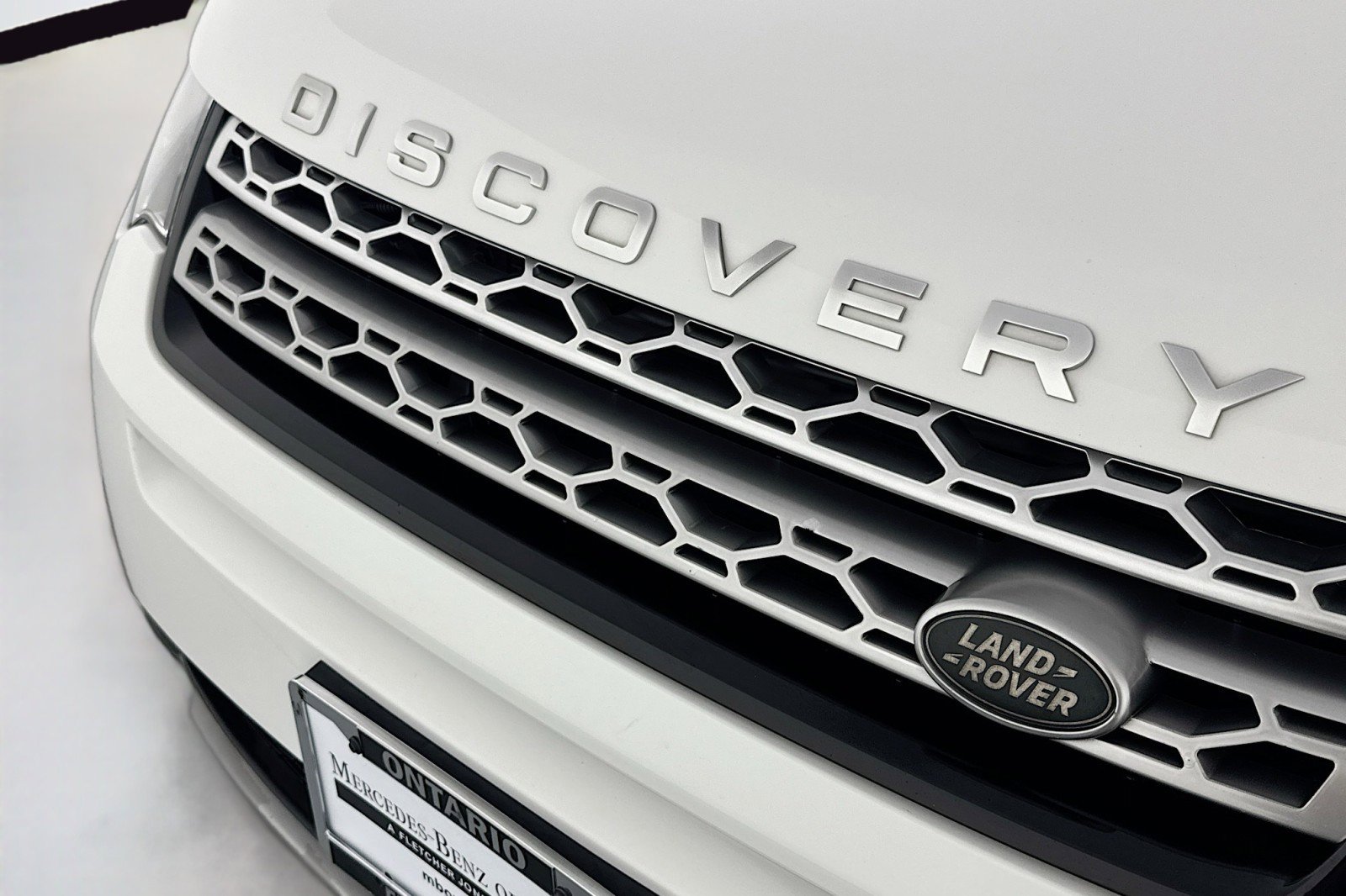 Used 2017 Land Rover Discovery Sport HSE Luxury image 13