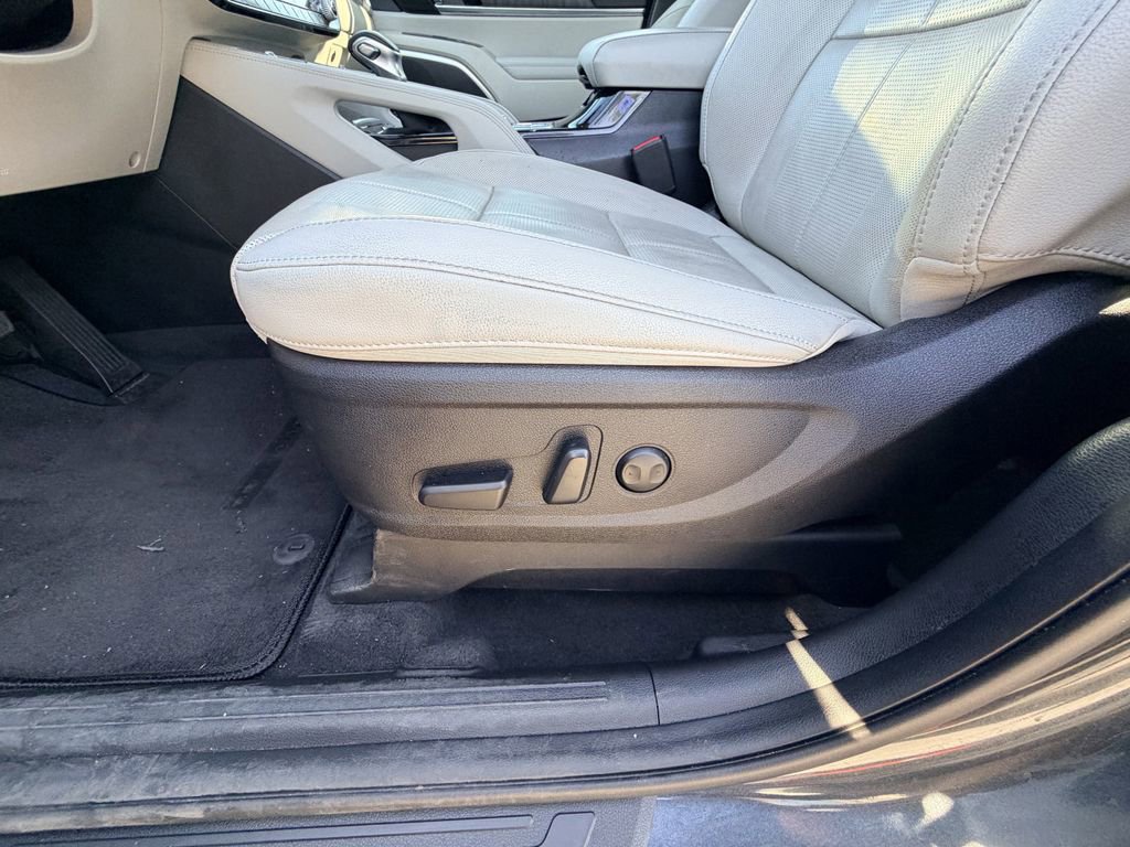 Used 2024 Kia Telluride EX w/ EX Captain's Chair Package image 22