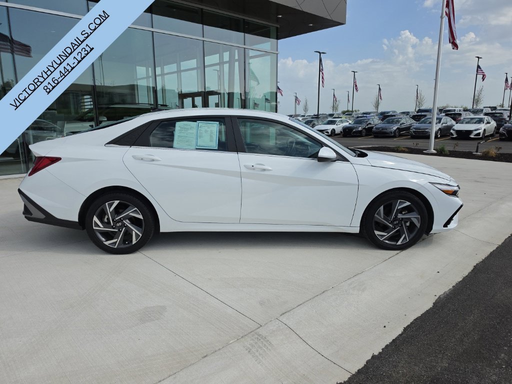 Used 2025 Hyundai Elantra SEL FWD image 7