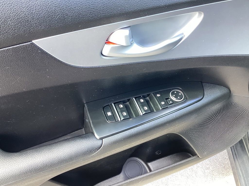 Used 2023 Kia Forte LXS image 10