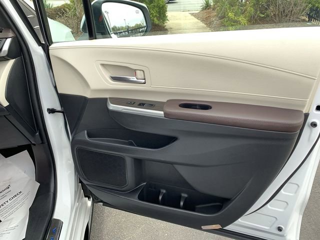 Certified 2023 Toyota Sienna Platinum image 13