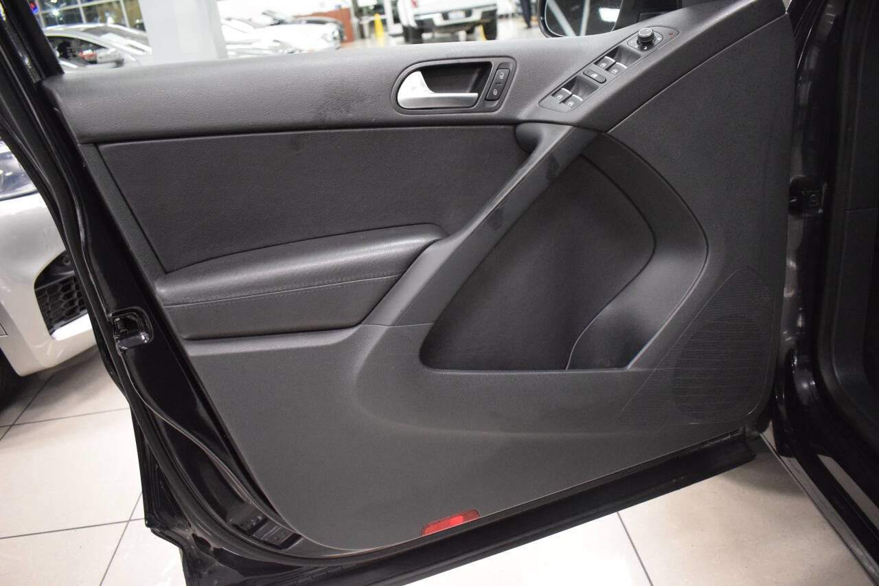 Used 2016 Volkswagen Tiguan SE image 24