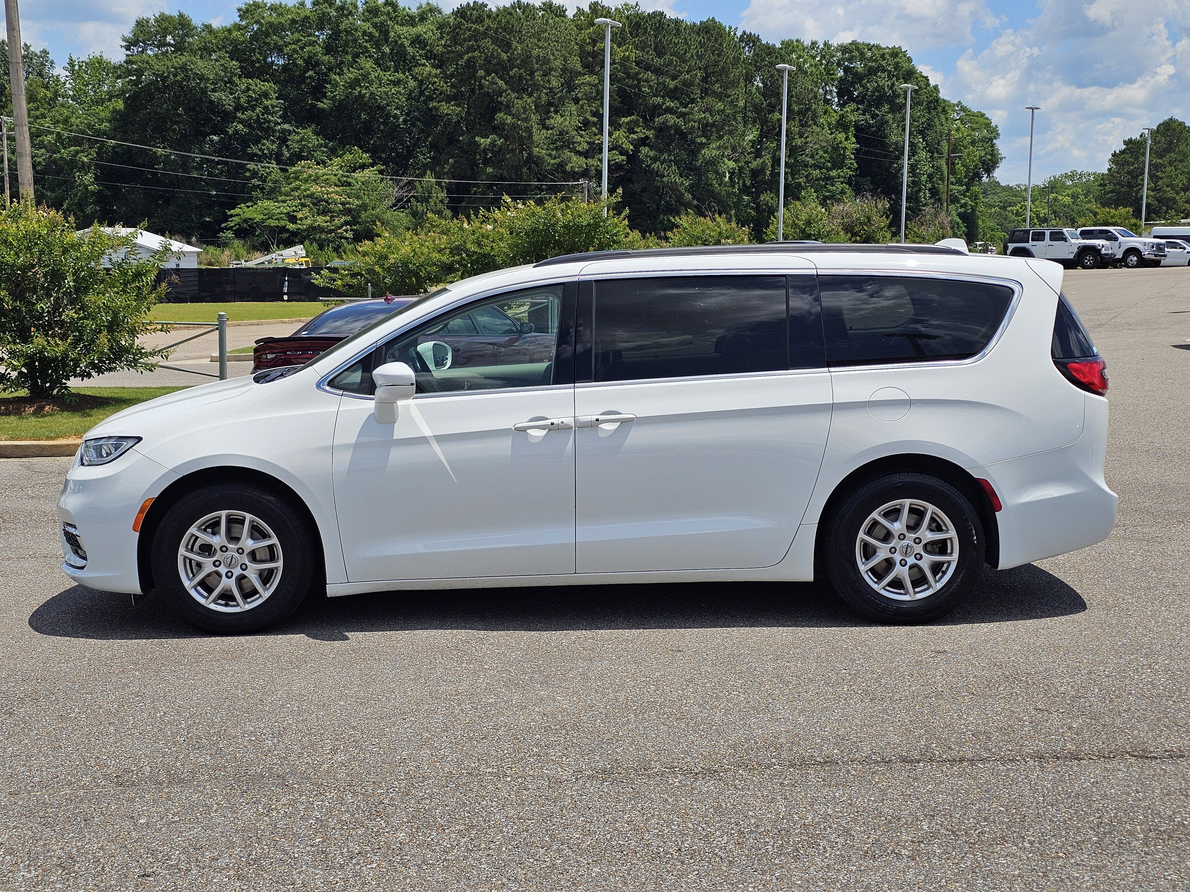 Used 2022 Chrysler Pacifica Touring-L FWD image 13