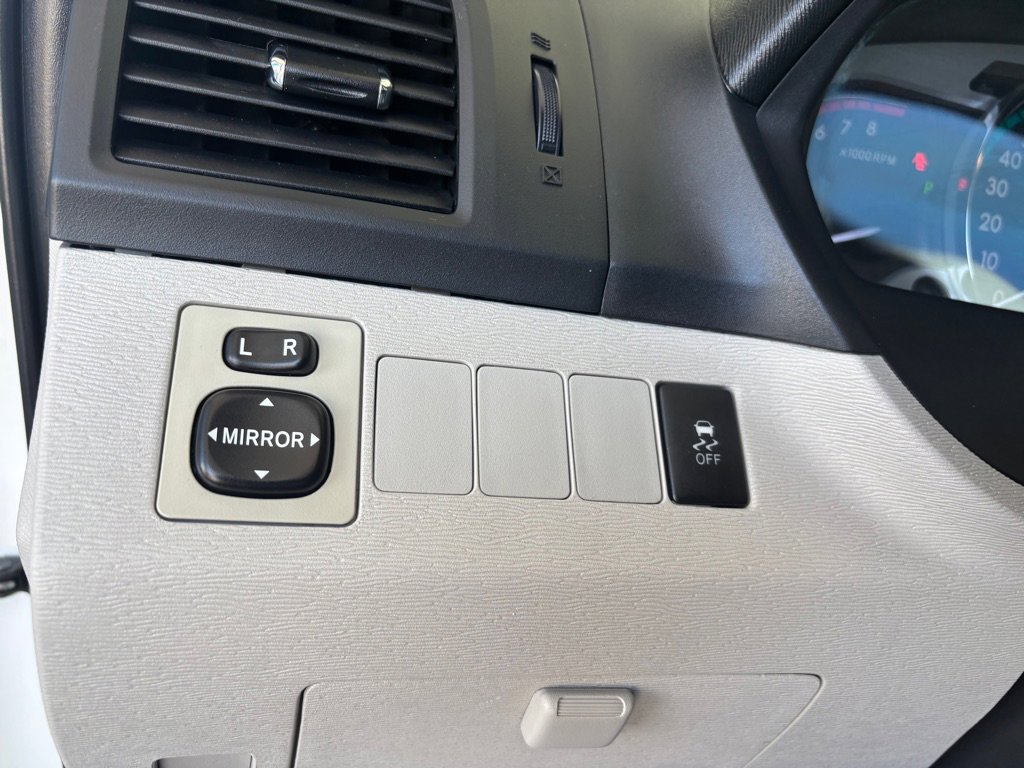 Used 2011 Toyota Venza FWD image 15
