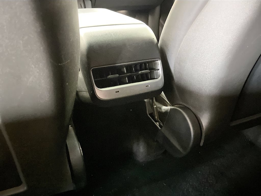 Used 2024 Tesla Model Y Long Range AWD/4WD image 23