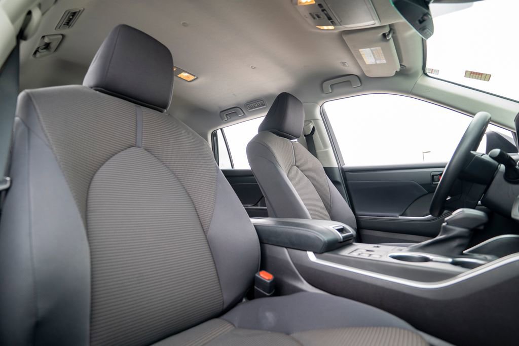 Used 2023 Toyota Highlander L image 17