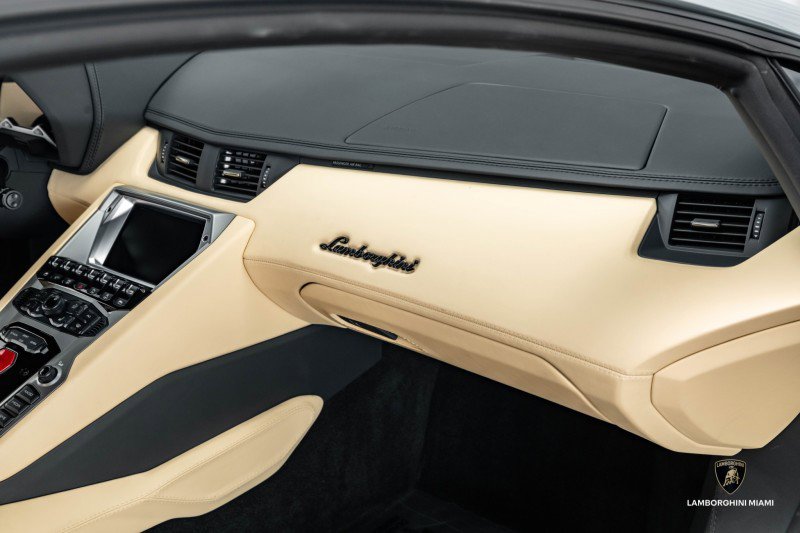 Used 2018 Lamborghini Aventador S image 65