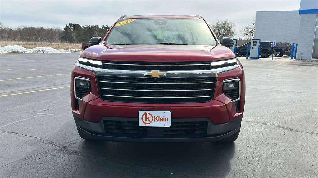 Used 2024 Chevrolet Traverse LT w/ Trailering Package image 2