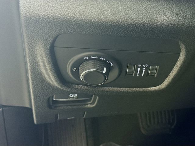 New 2025 Jeep Grand Cherokee Altitude image 10