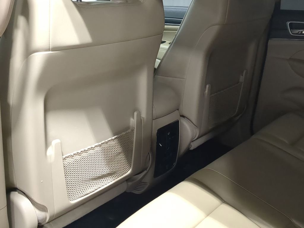 Used 2020 Jeep Grand Cherokee Limited AWD/4WD image 31