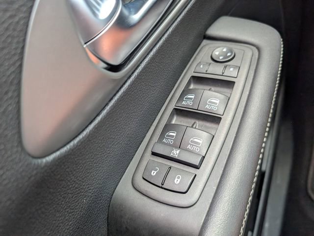 Used 2025 Chrysler Pacifica Select FWD image 33