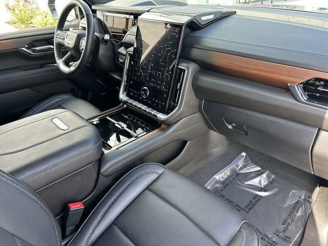 Used 2025 GMC Yukon XL Denali AWD/4WD image 13