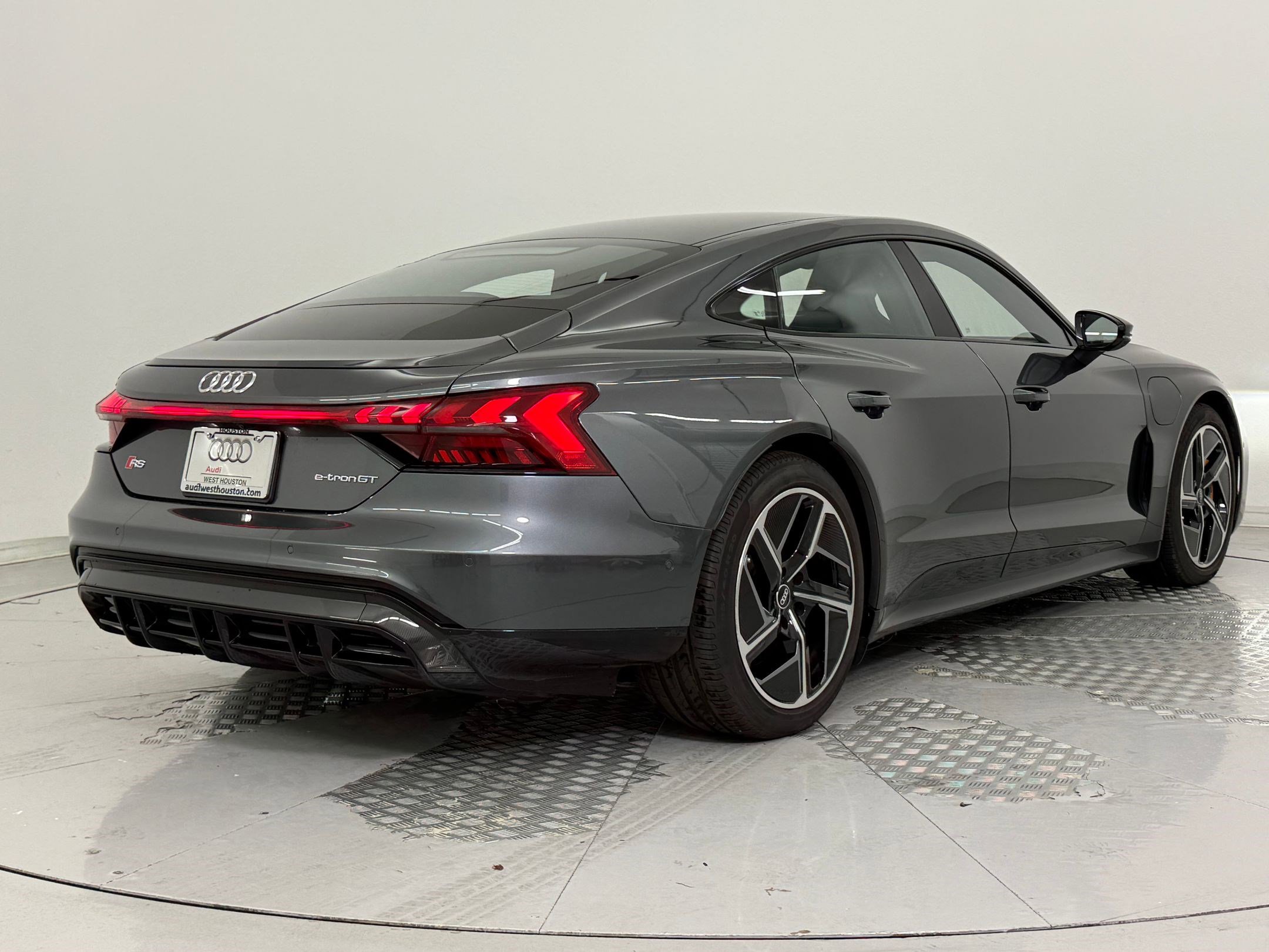 Used 2022 Audi RS e-tron GT image 9