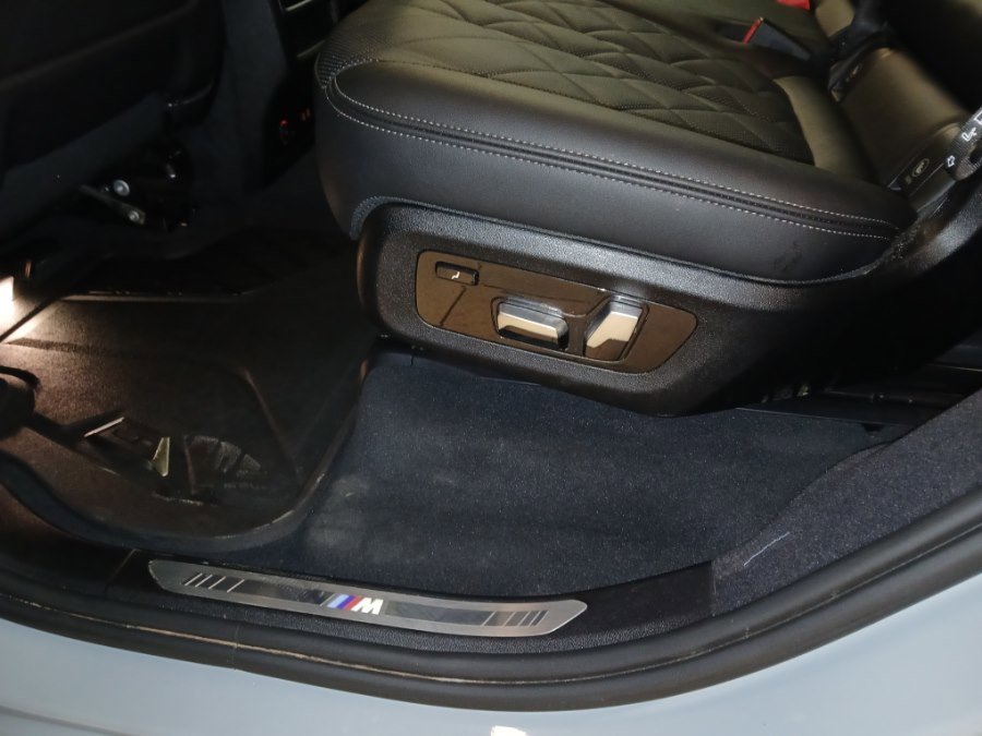Used 2024 BMW X7 xDrive40i w/ M Sport Package image 26