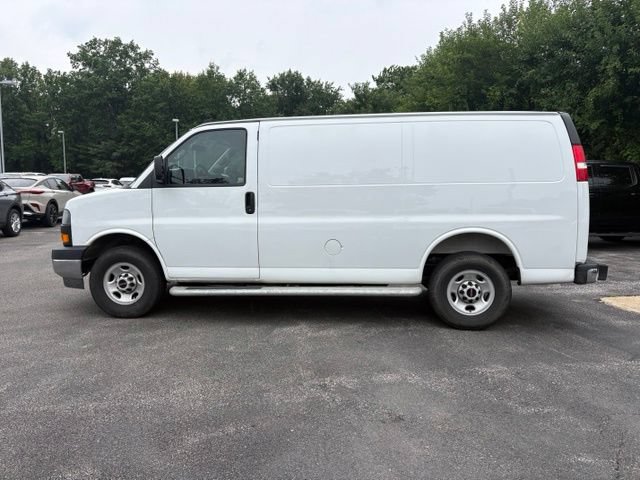 Used 2025 GMC Savana 2500 w/ Driver Convenience Package RWD image 2