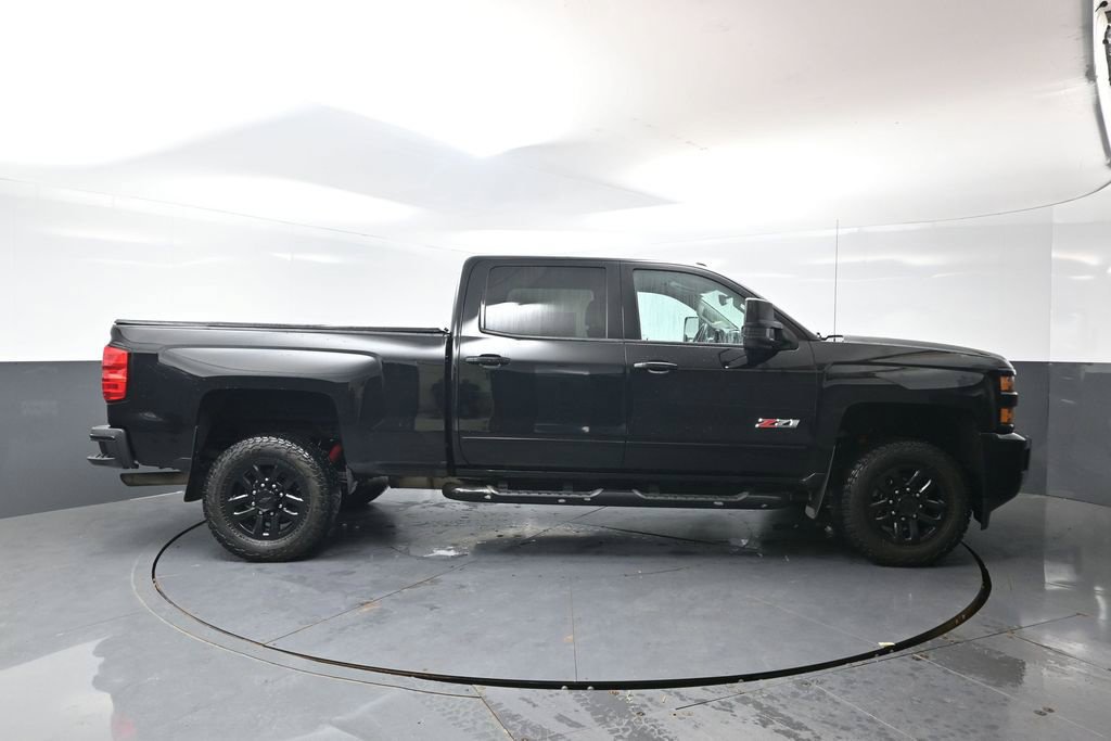 Used 2016 Chevrolet Silverado 2500 LT w/ Midnight Edition AWD/4WD image 4