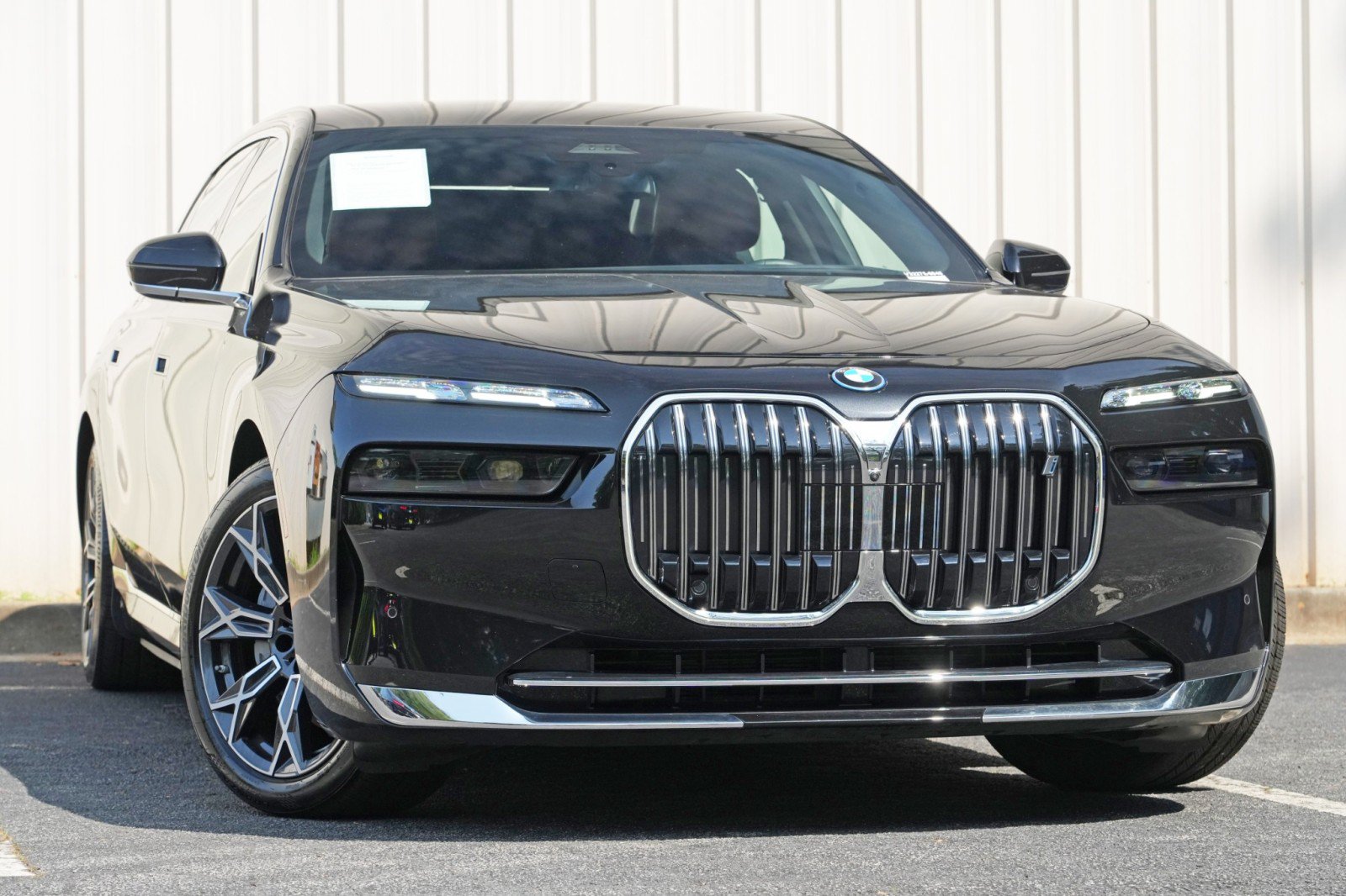 Used 2025 BMW i7 xDrive60 w/ Executive Package AWD/4WD image 4