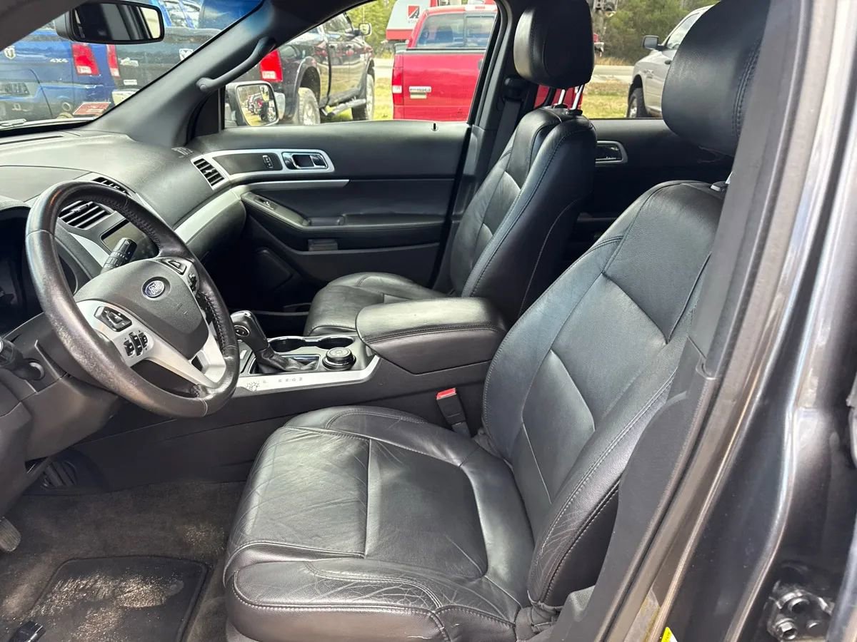 Used 2015 Ford Explorer XLT w/ Equipment Group 202B AWD/4WD image 9