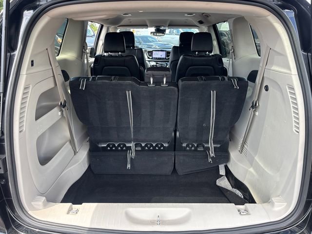 Used 2023 Chrysler Pacifica Touring-L FWD image 33