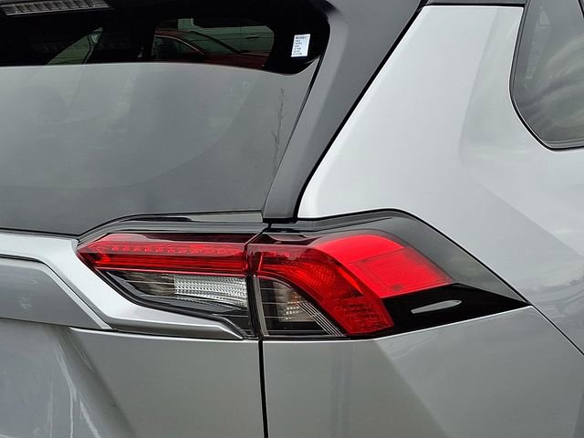 Used 2024 Toyota RAV4 LE AWD/4WD image 9