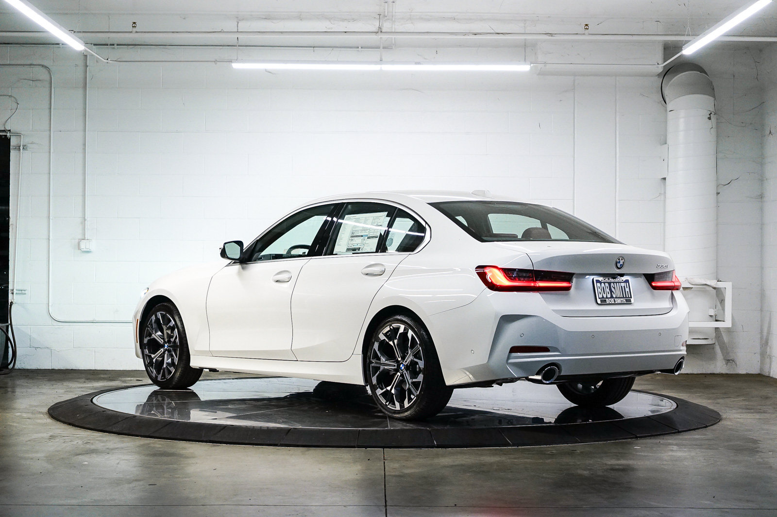 New 2026 BMW 330i Sedan w/ Convenience Package RWD image 4