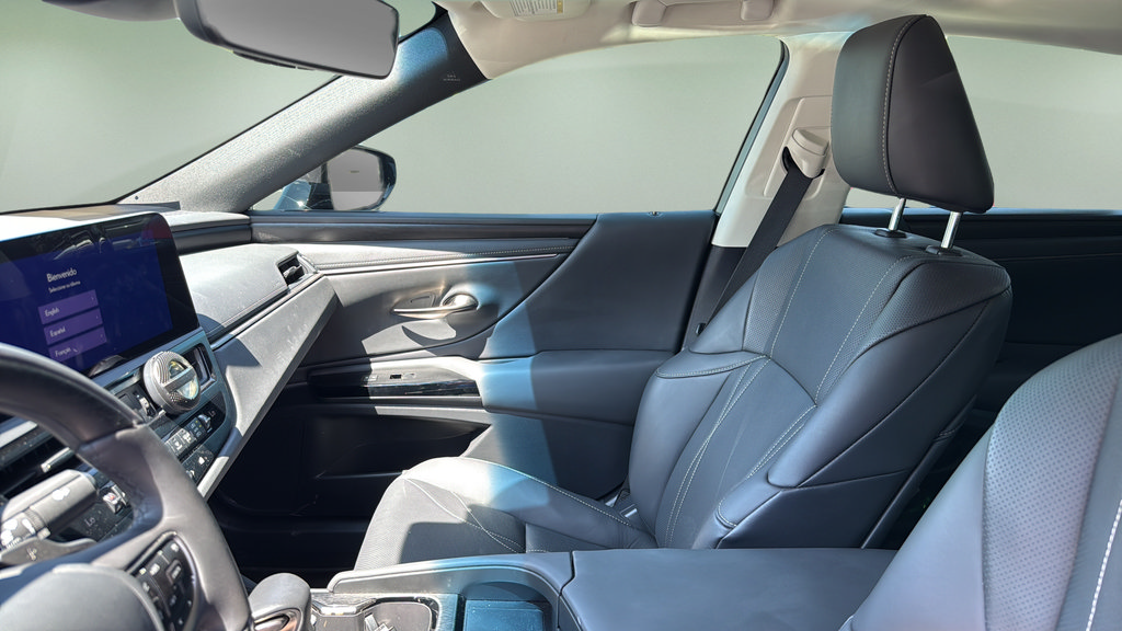 Used 2024 Lexus ES 300h w/ Technology Package FWD image 13