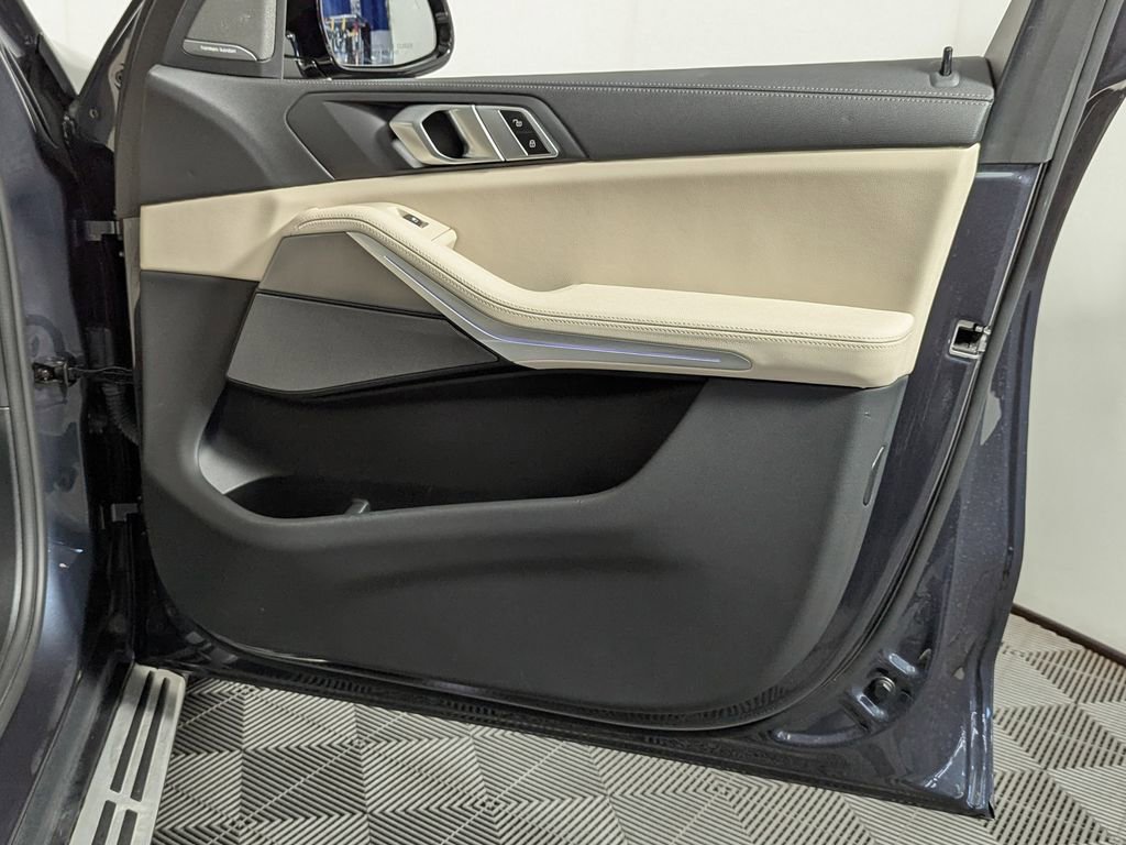 Used 2021 BMW X5 xDrive45e w/ Premium Package image 30