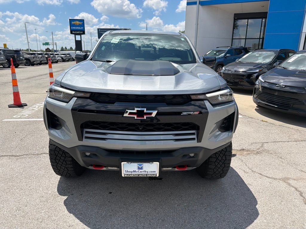 Used 2025 Chevrolet Colorado ZR2 w/ Technology Package AWD/4WD image 3