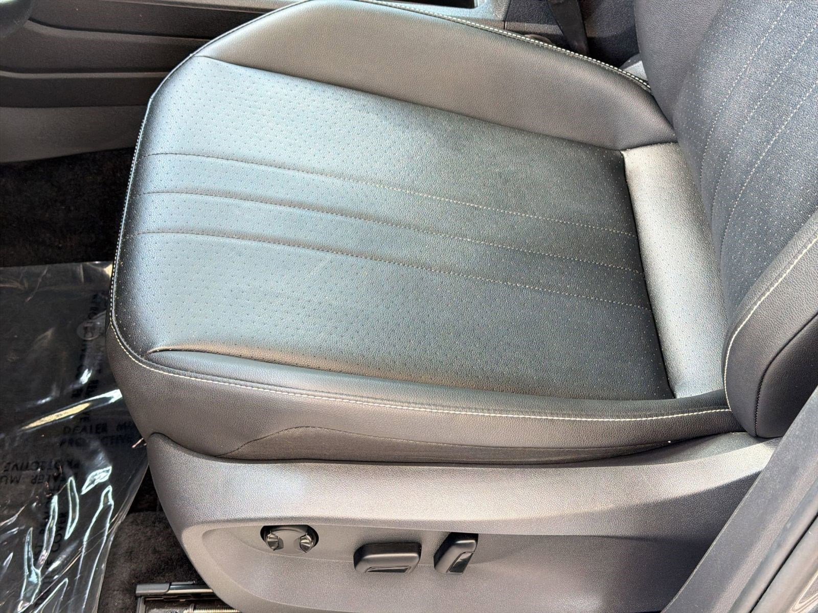 Used 2023 Volkswagen Tiguan SE R-Line image 14