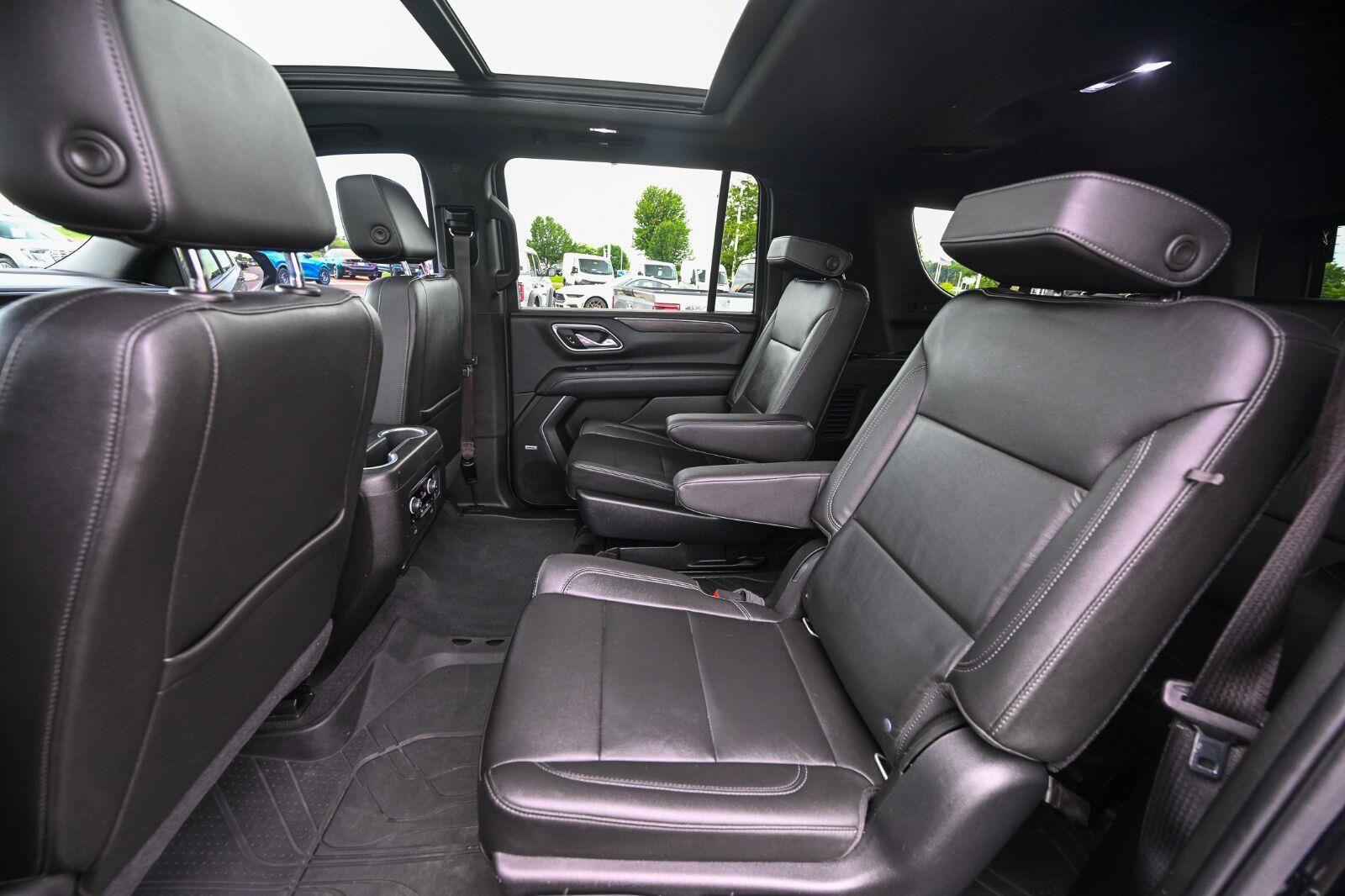 Used 2021 Chevrolet Suburban Z71 w/ Z71 Signature Package AWD/4WD image 25