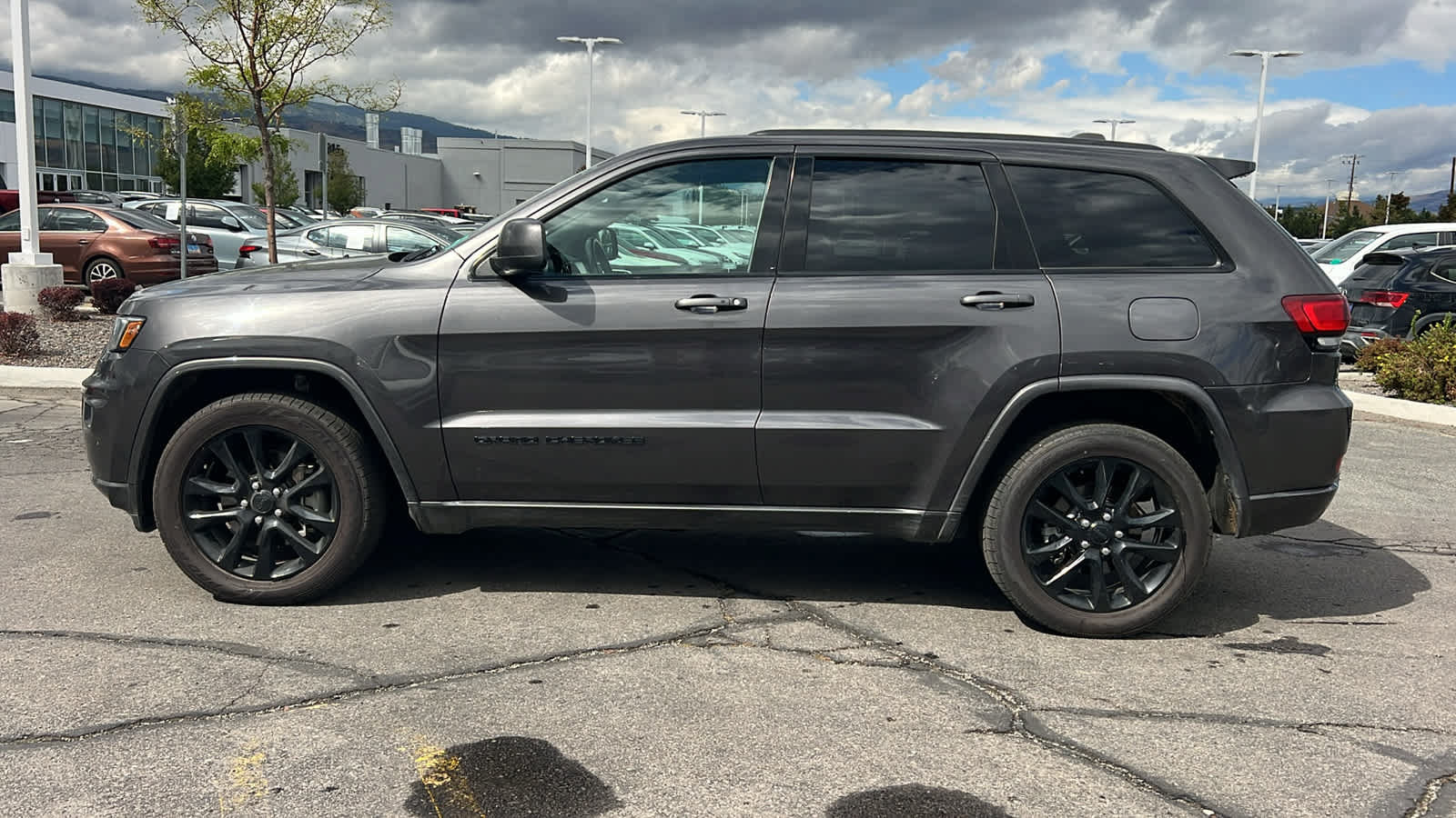 Used 2021 Jeep Grand Cherokee Laredo X AWD/4WD image 8