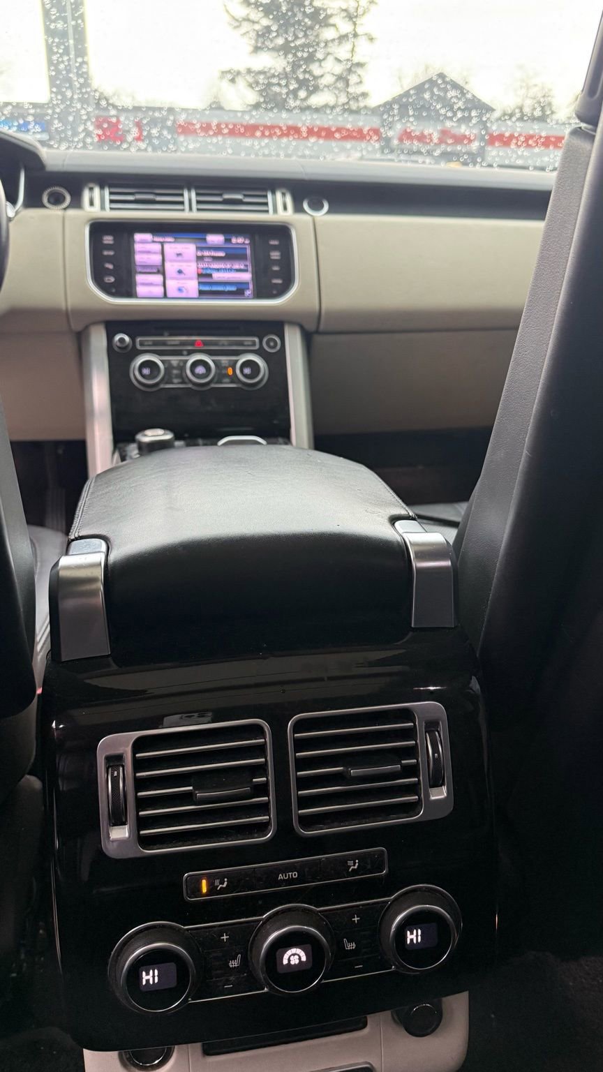 Used 2013 Land Rover Range Rover HSE image 12