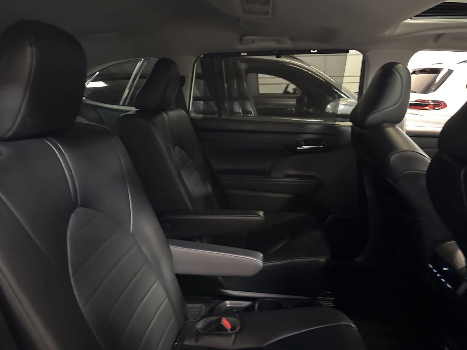 Used 2023 Toyota Highlander XLE image 24