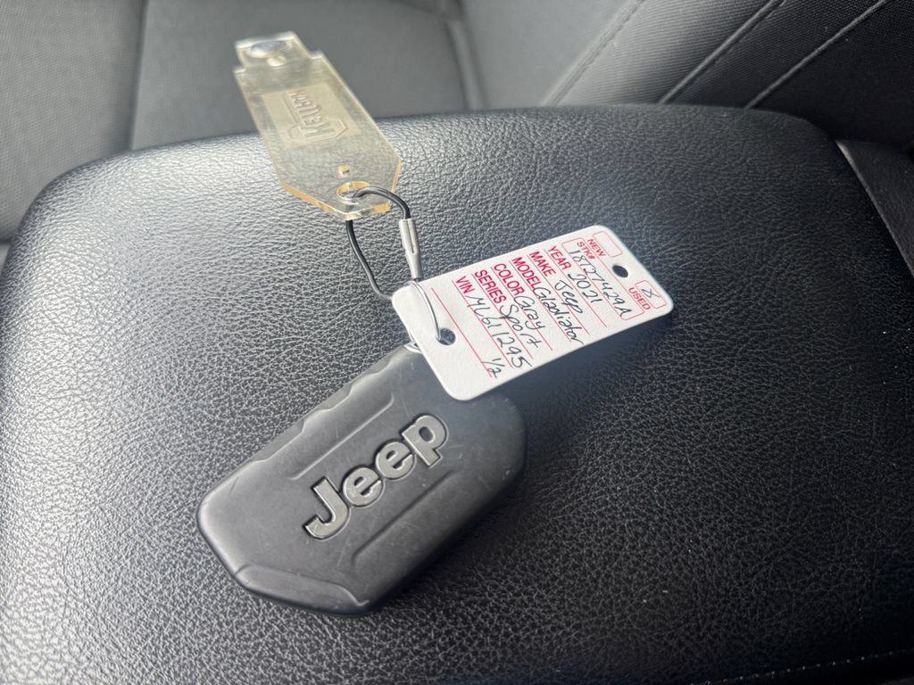 Used 2021 Jeep Gladiator Sport AWD/4WD image 26