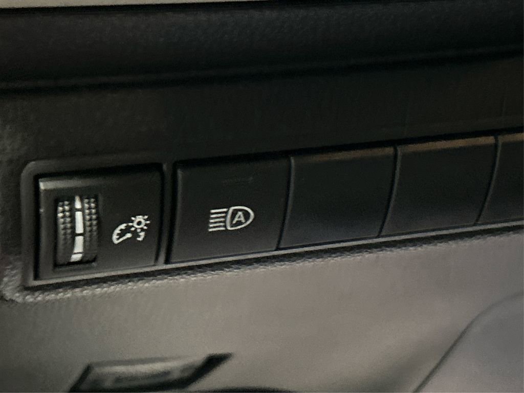 Used 2021 Toyota Corolla LE image 33