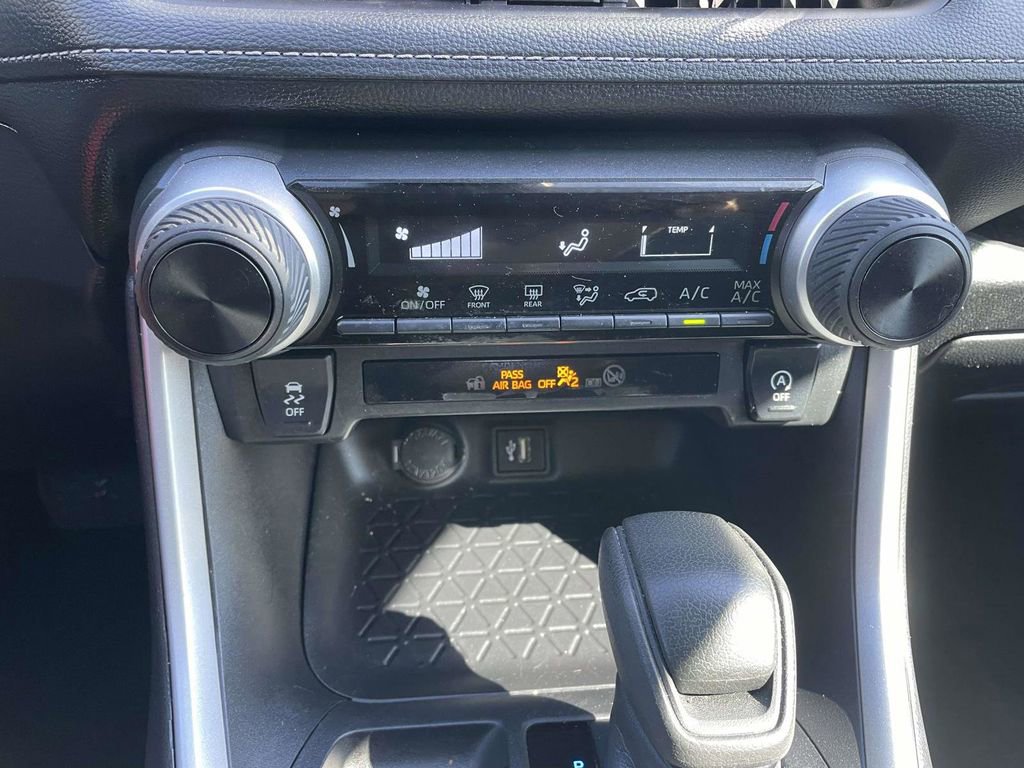 Used 2024 Toyota RAV4 LE FWD image 40