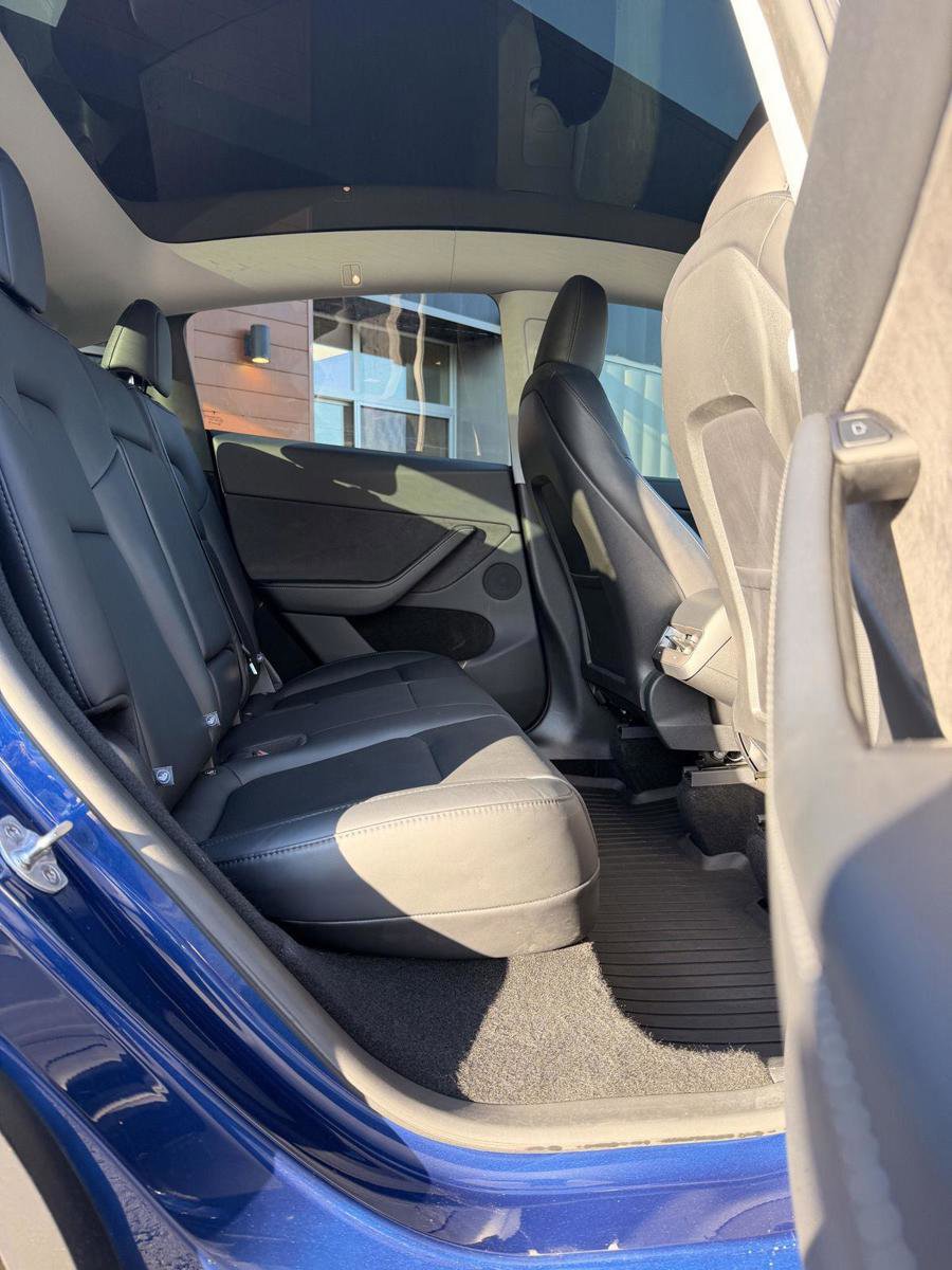 Used 2024 Tesla Model Y Long Range AWD/4WD image 19