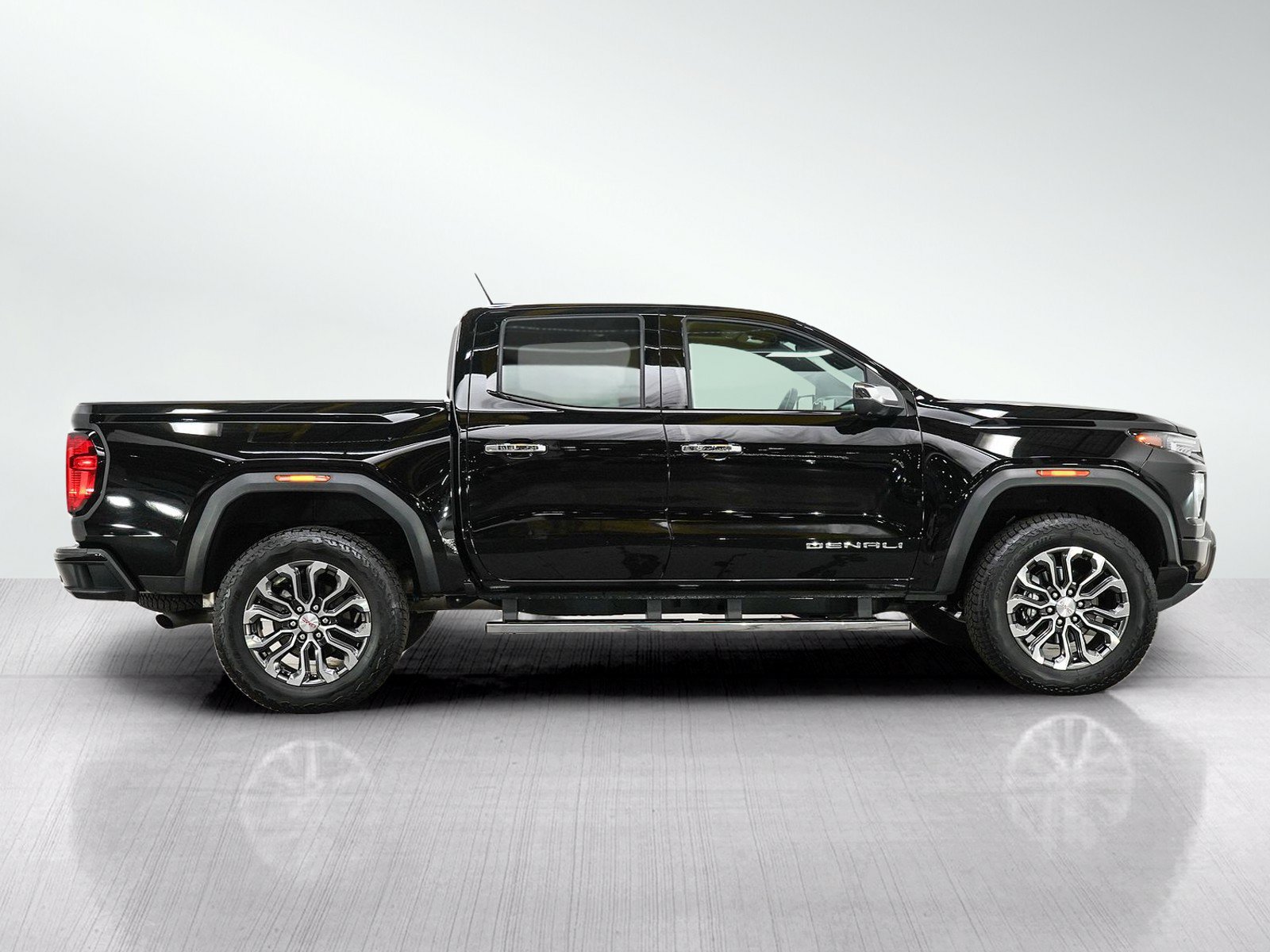 Used 2024 GMC Canyon Denali AWD/4WD image 6