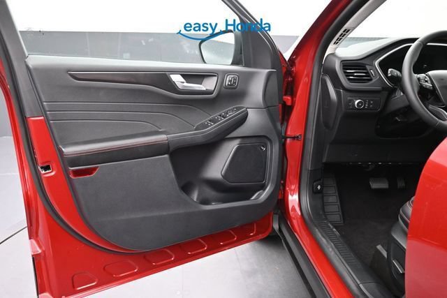 Used 2022 Ford Escape SEL w/ SEL Stealth AWD Package image 17